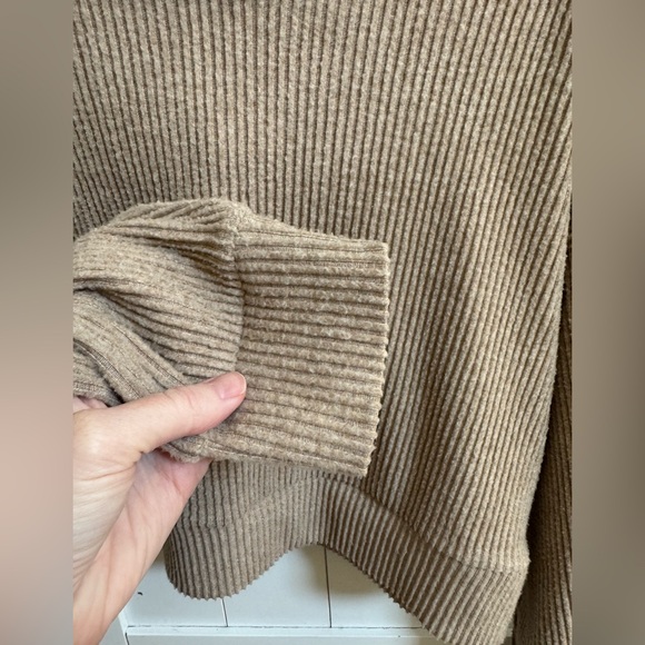 NWOT ALO Yoga Muse Hoodie Gravel Heather Size Medium - Picture 5 of 8